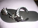 Chinelo detalhe lateral